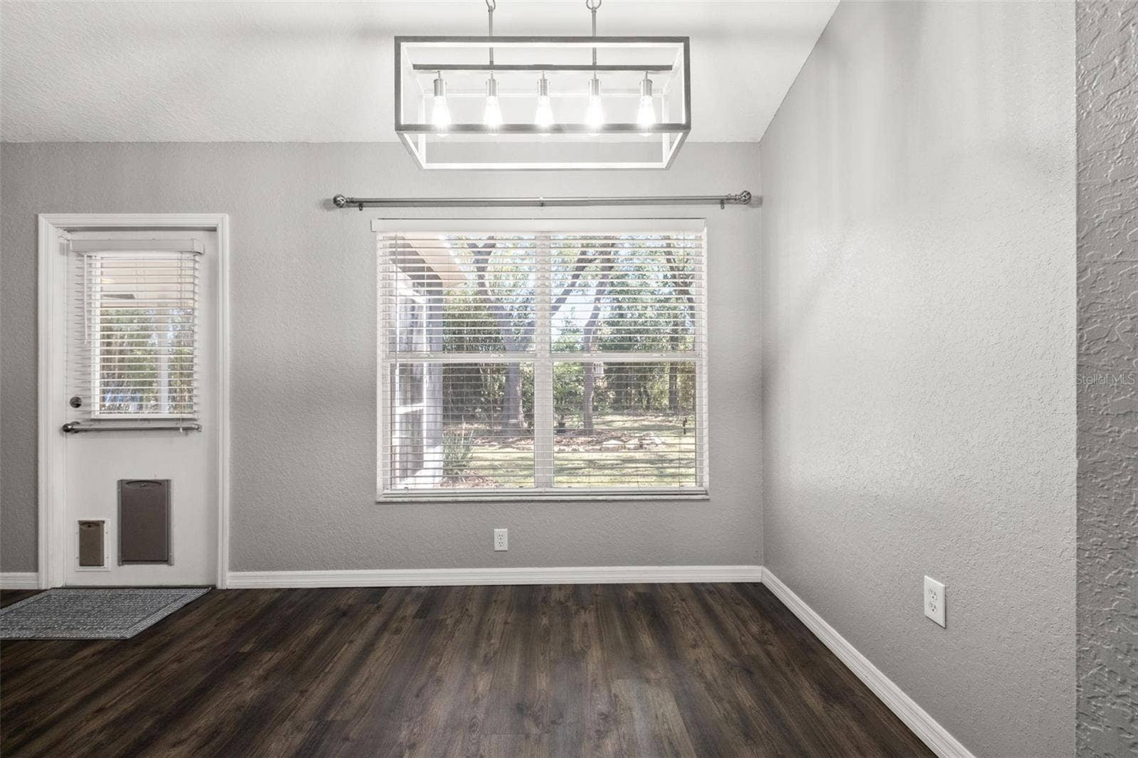 2138 FAIRVIEW ROAD, Spring Hill, FL 34609 Breakfast nook