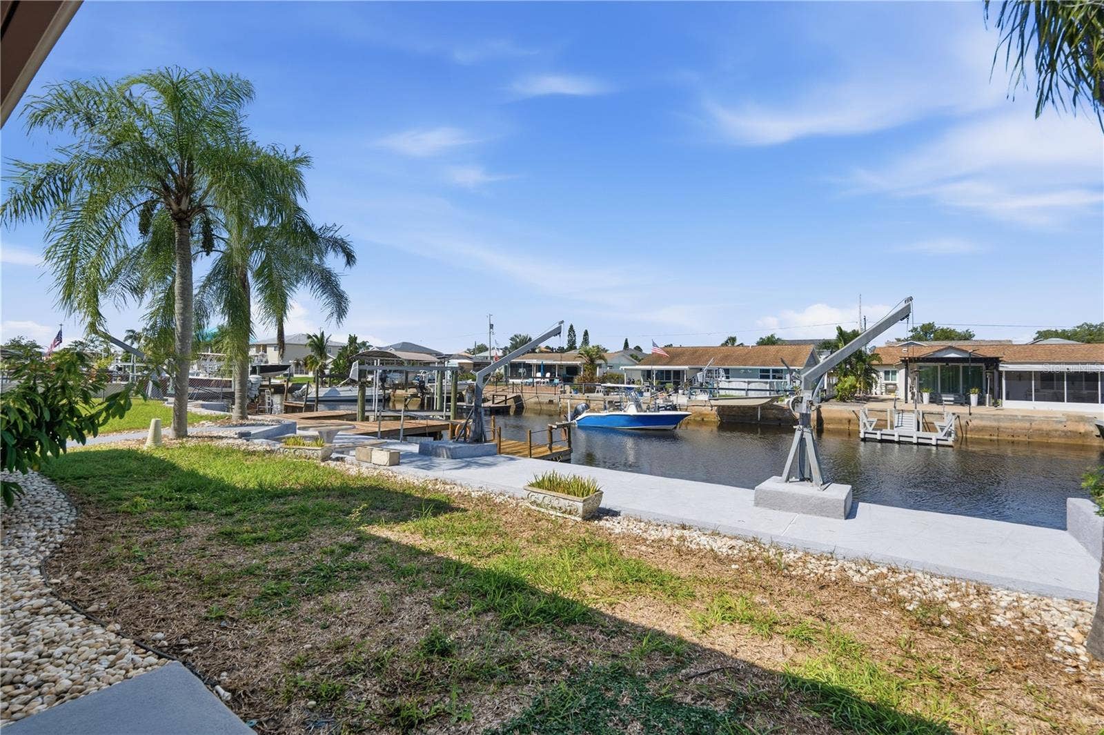 7507 MAKO DRIVE, Hudson, FL 34667 RECAPPED 80' SEAWALL