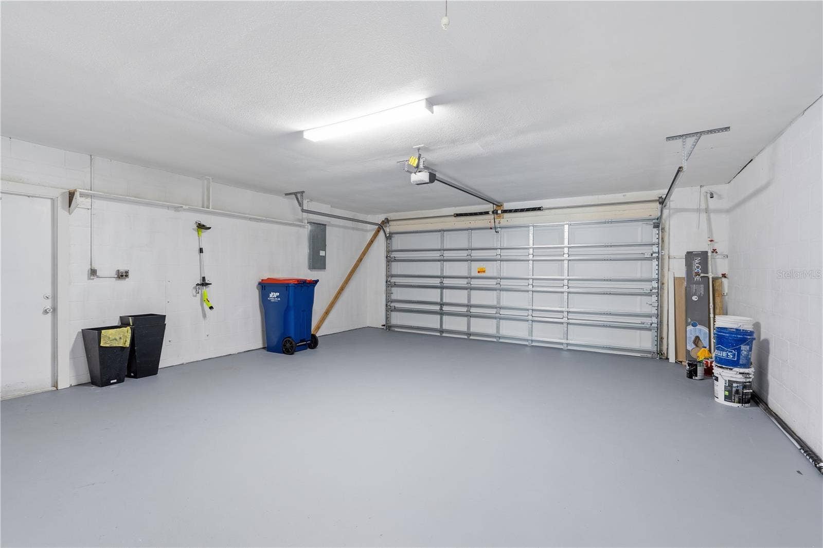7507 MAKO DRIVE, Hudson, FL 34667 GARAGE