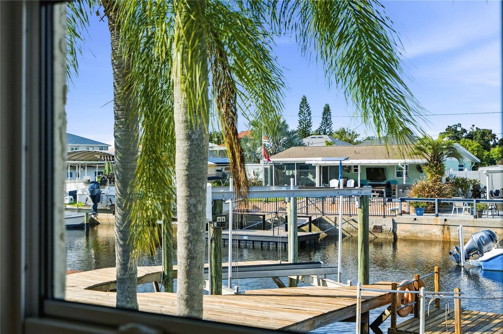 7507 MAKO DRIVE, Hudson, FL 34667 BOAT LIFT
