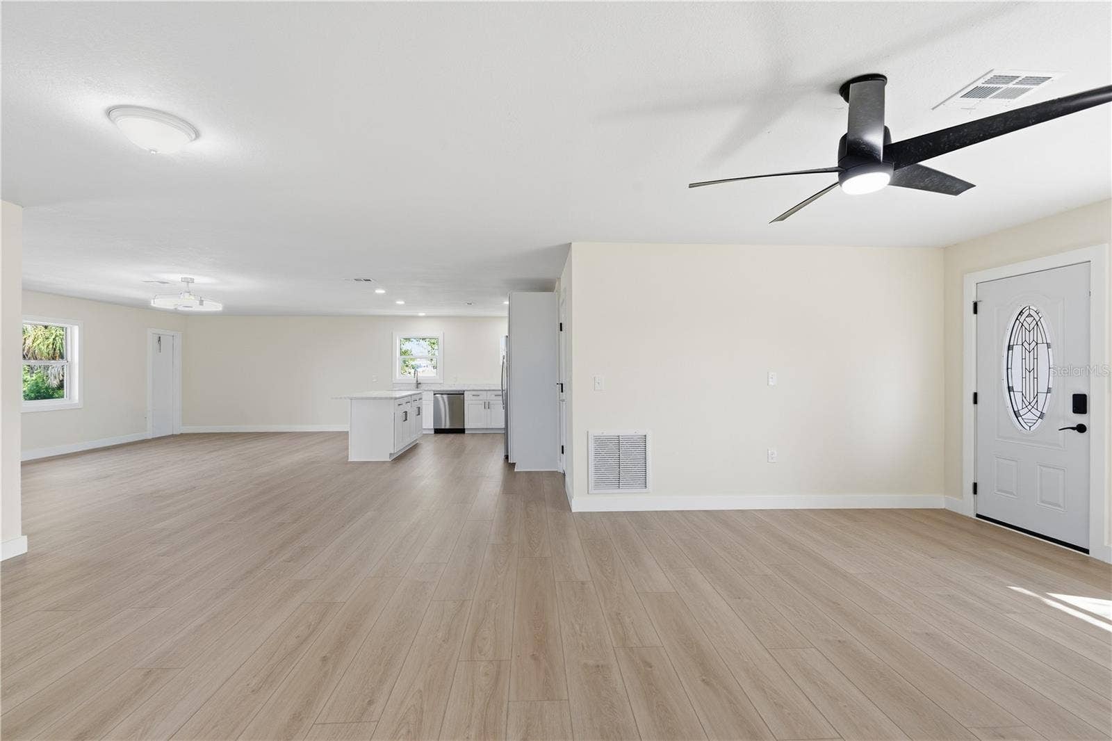 7507 MAKO DRIVE, Hudson, FL 34667 LIVING ROOM