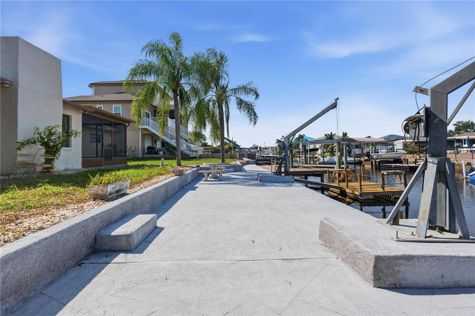 7507 MAKO DRIVE, Hudson, FL 34667 80' SEAWALL WITH DAVITS