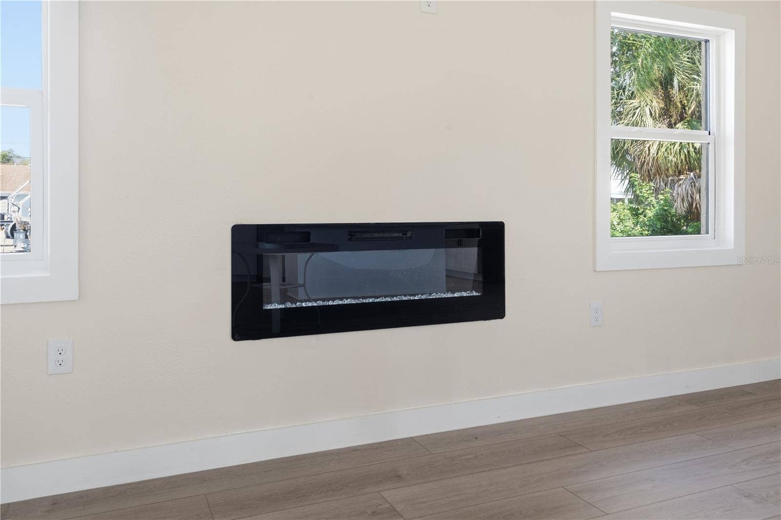 7507 MAKO DRIVE, Hudson, FL 34667 IN-WALL ELECTRIC FIREPLACE