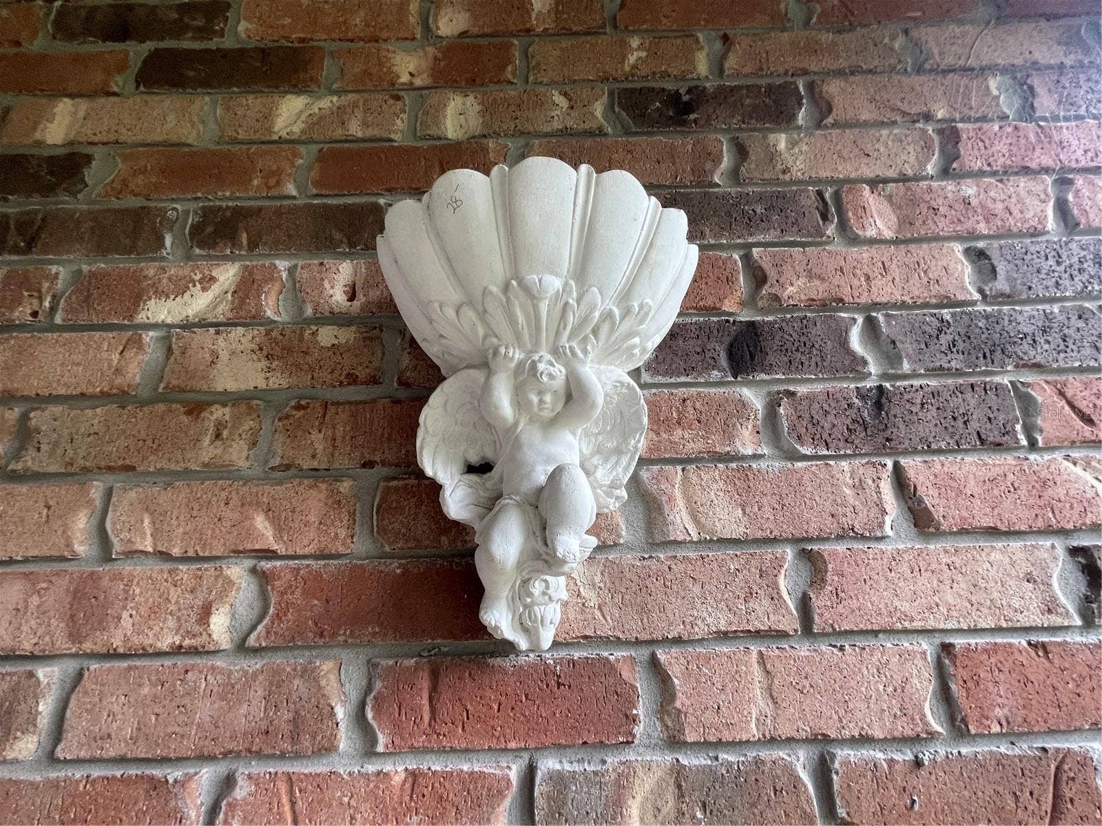 Gargoyle decorative accents