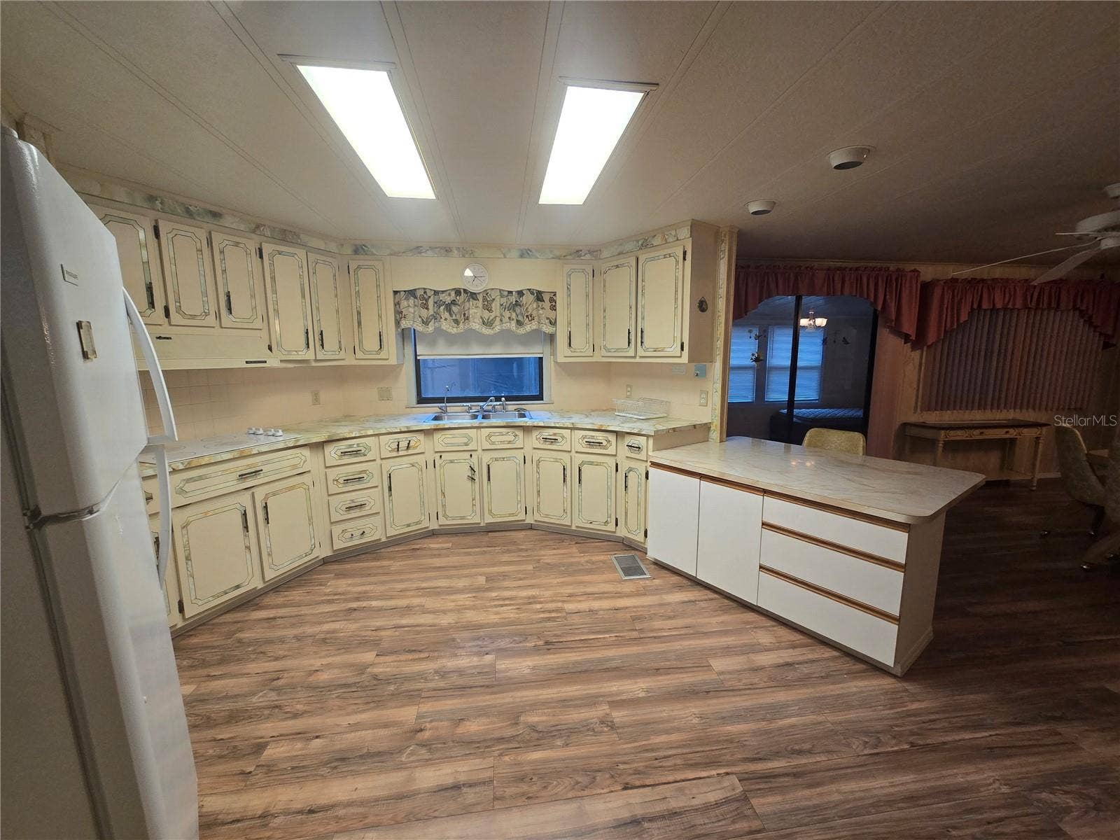 16802 HARLEY STREET, Hudson, FL 34667 LARGE KITCHEN