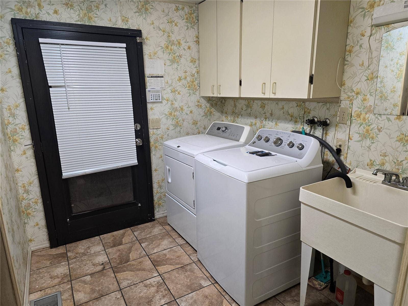 16802 HARLEY STREET, Hudson, FL 34667 INSIDE LAUNDRYROOM
