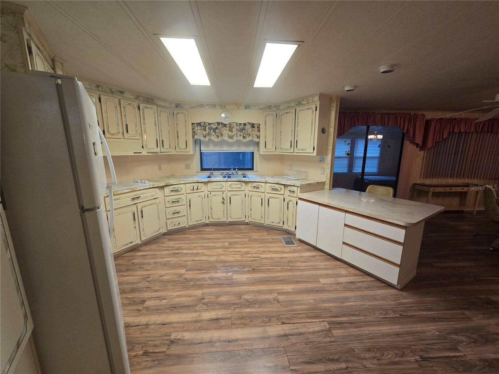 16802 HARLEY STREET, Hudson, FL 34667 LOTS OF CABINET SPACE