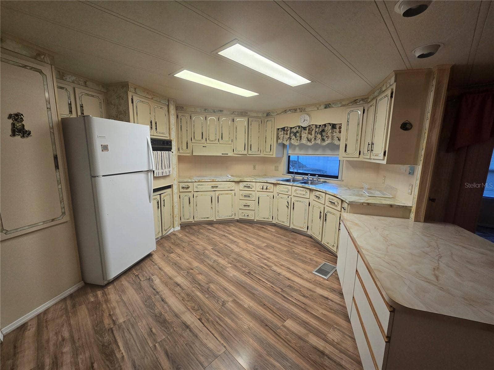 16802 HARLEY STREET, Hudson, FL 34667 LARGE KITCHEN