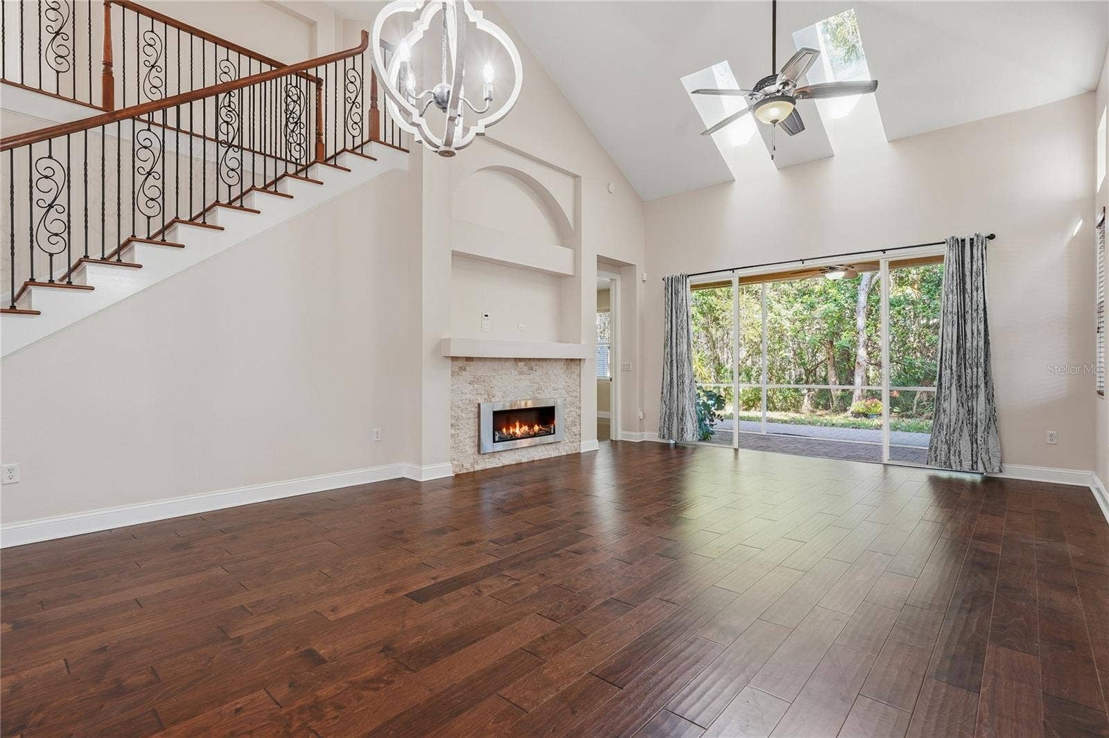 Living Room / Dining Room