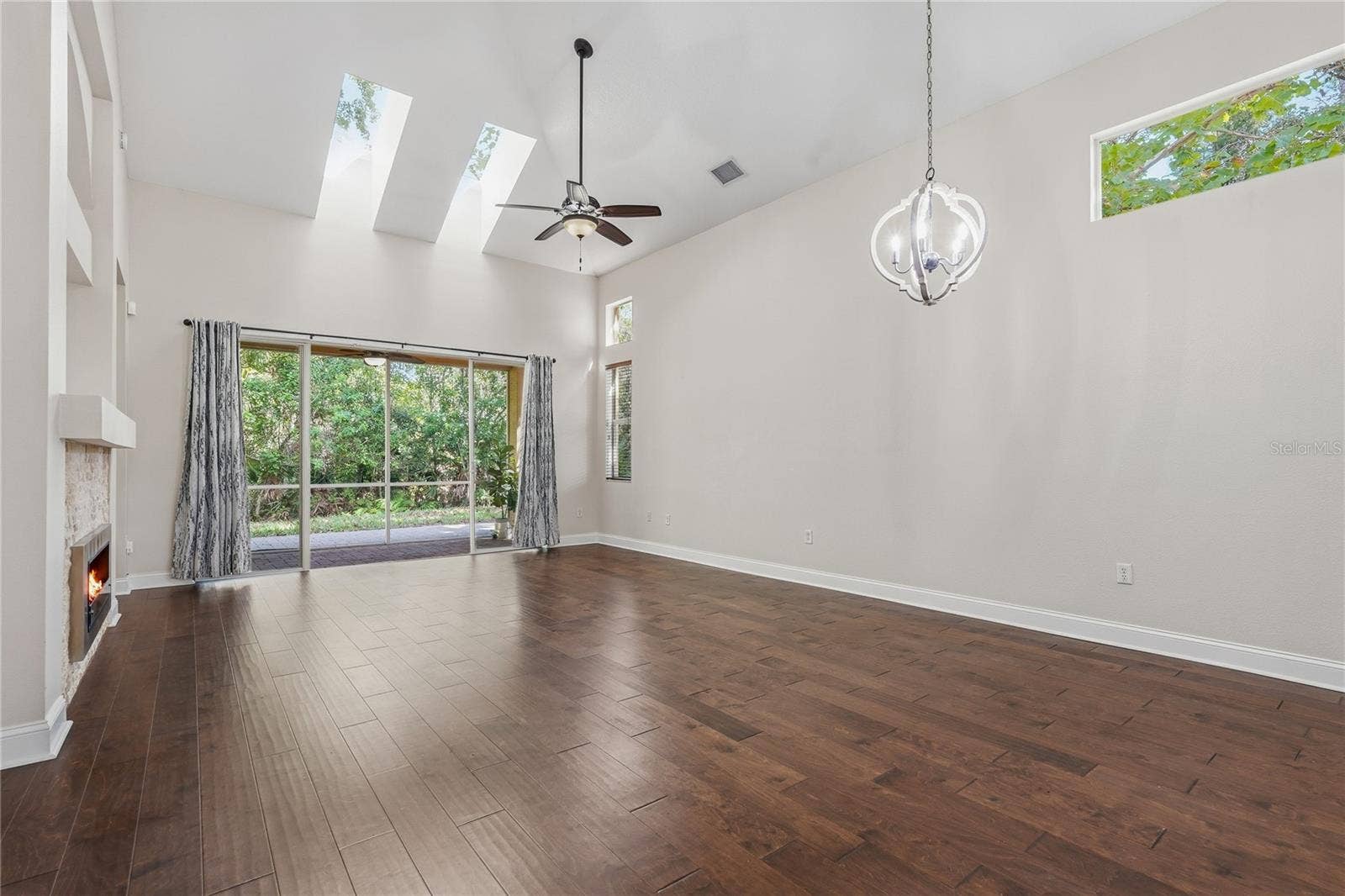 Living Room / Dining Room