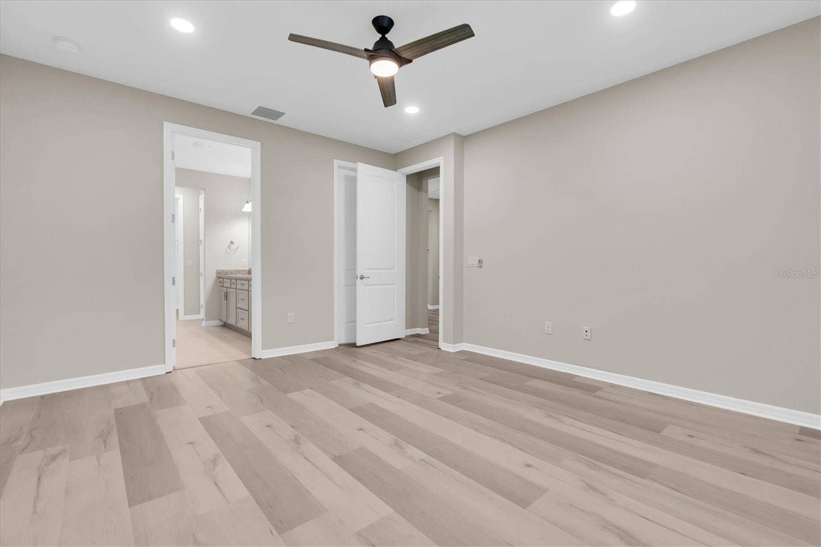 Secondary bedroom