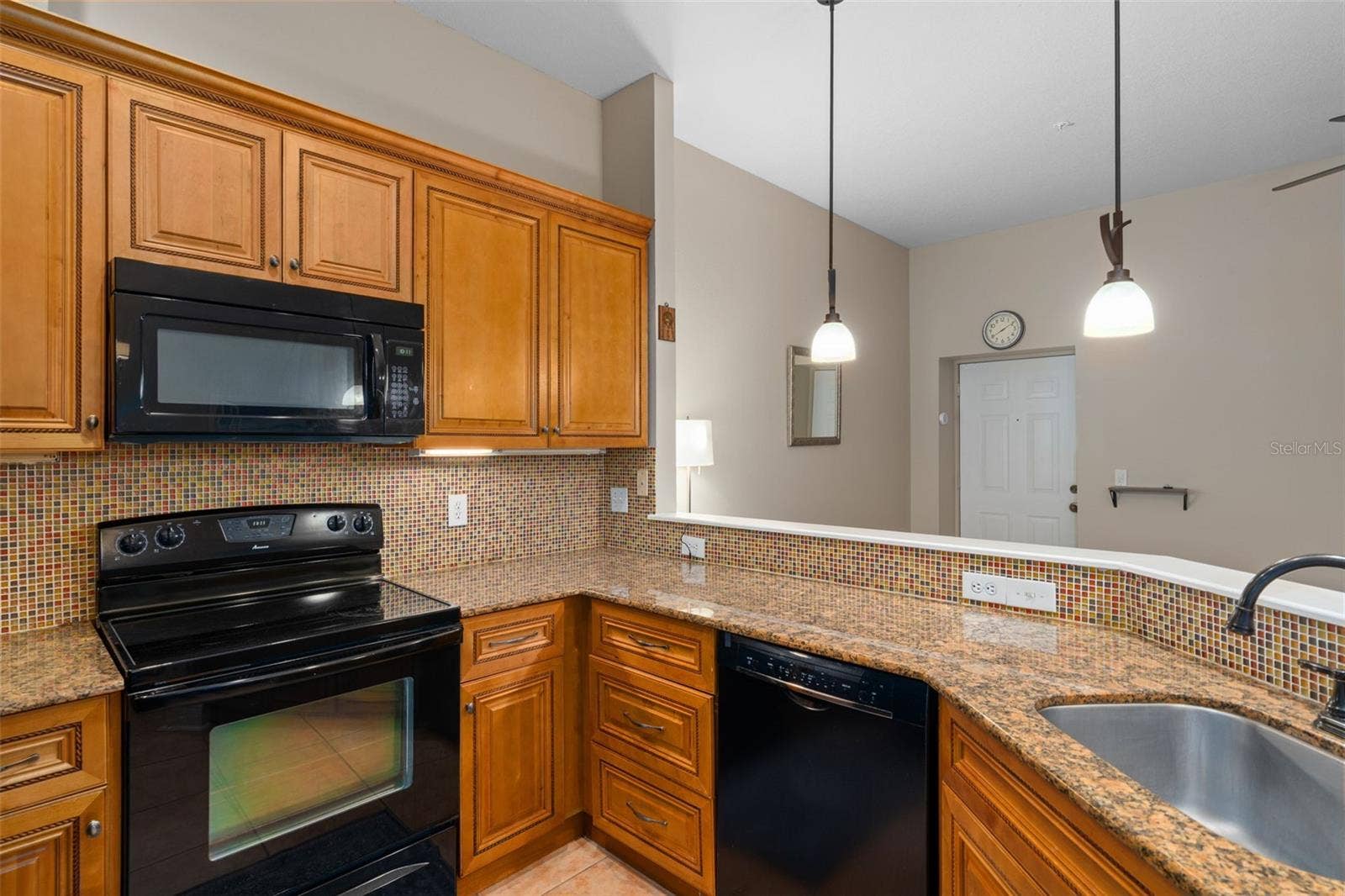 701 MIRROR LAKE DRIVE N, #120, St Petersburg, FL 33701 Kitchen