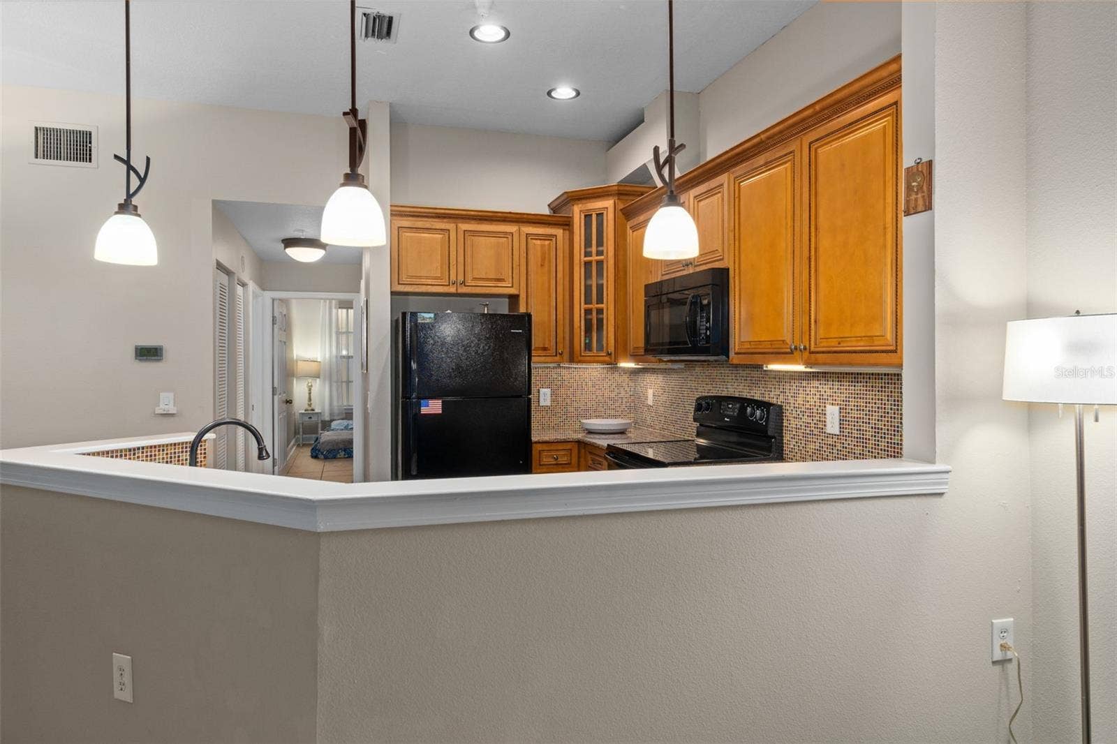 701 MIRROR LAKE DRIVE N, #120, St Petersburg, FL 33701 Kitchen