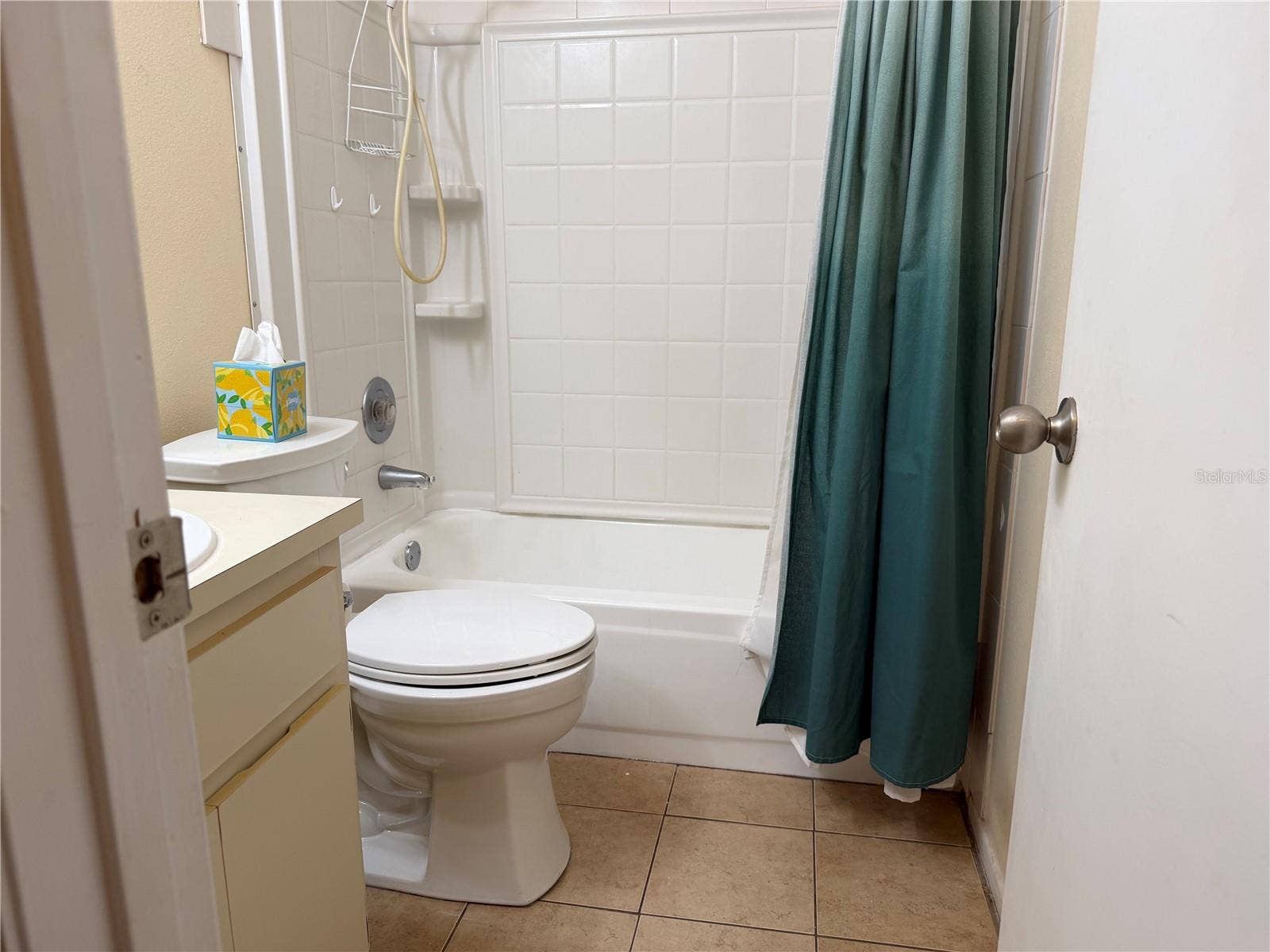 13811 LAZY OAK DRIVE, #21, Tampa, FL 33613 Bathroom #2