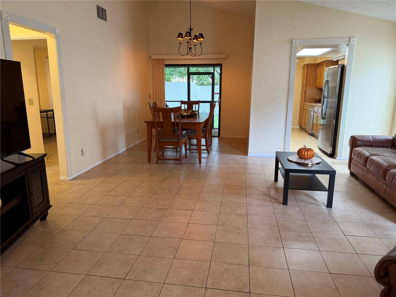 13811 LAZY OAK DRIVE, #21, Tampa, FL 33613 Living/Dining Room Combo