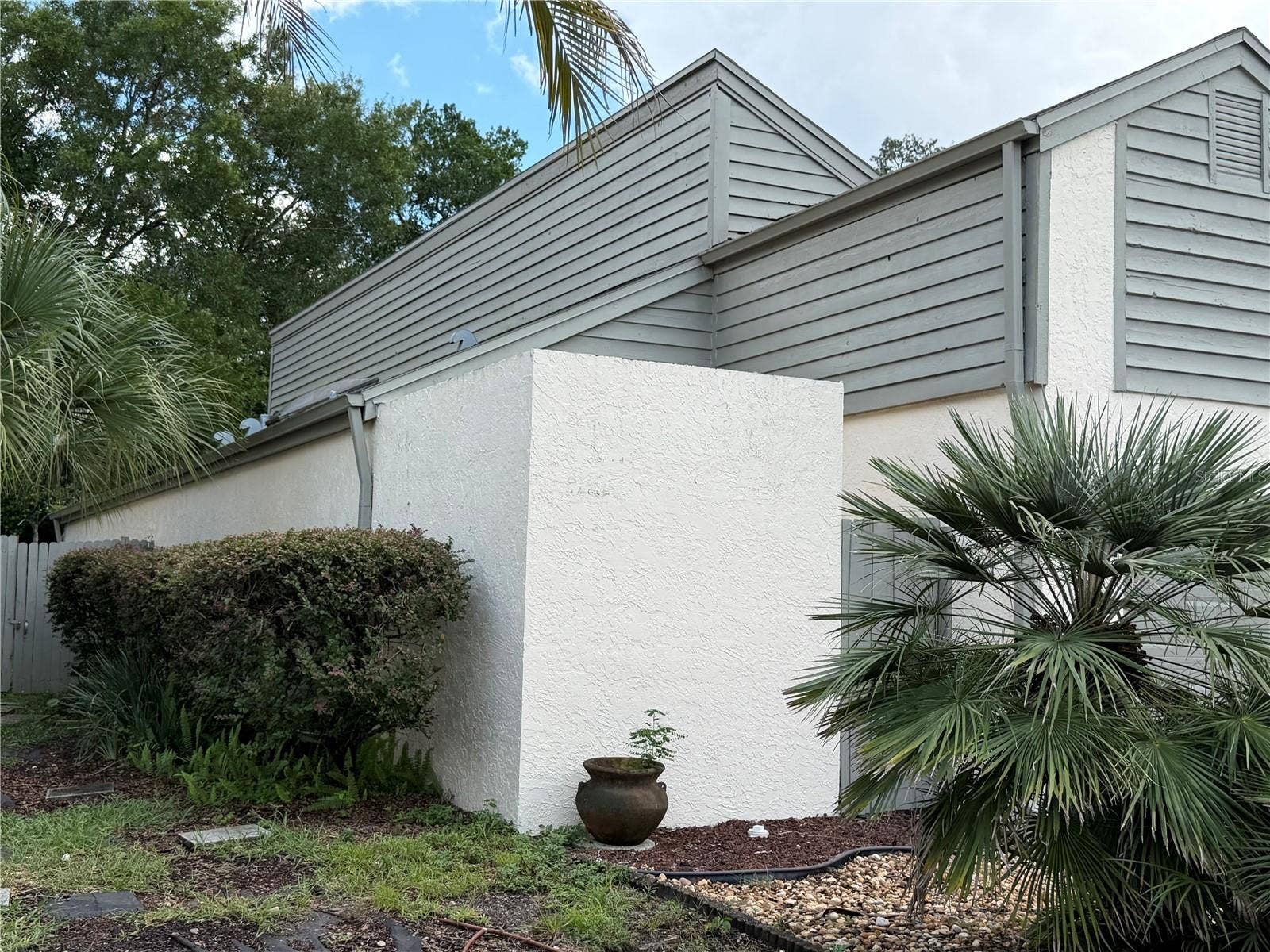 13811 LAZY OAK DRIVE, #21, Tampa, FL 33613 Side Elevation-to patio area