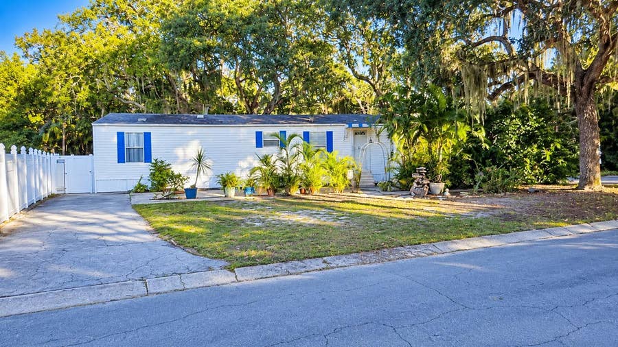 Property photo for 1301 LIVE OAK PARKWAY, Tarpon Springs, FL
