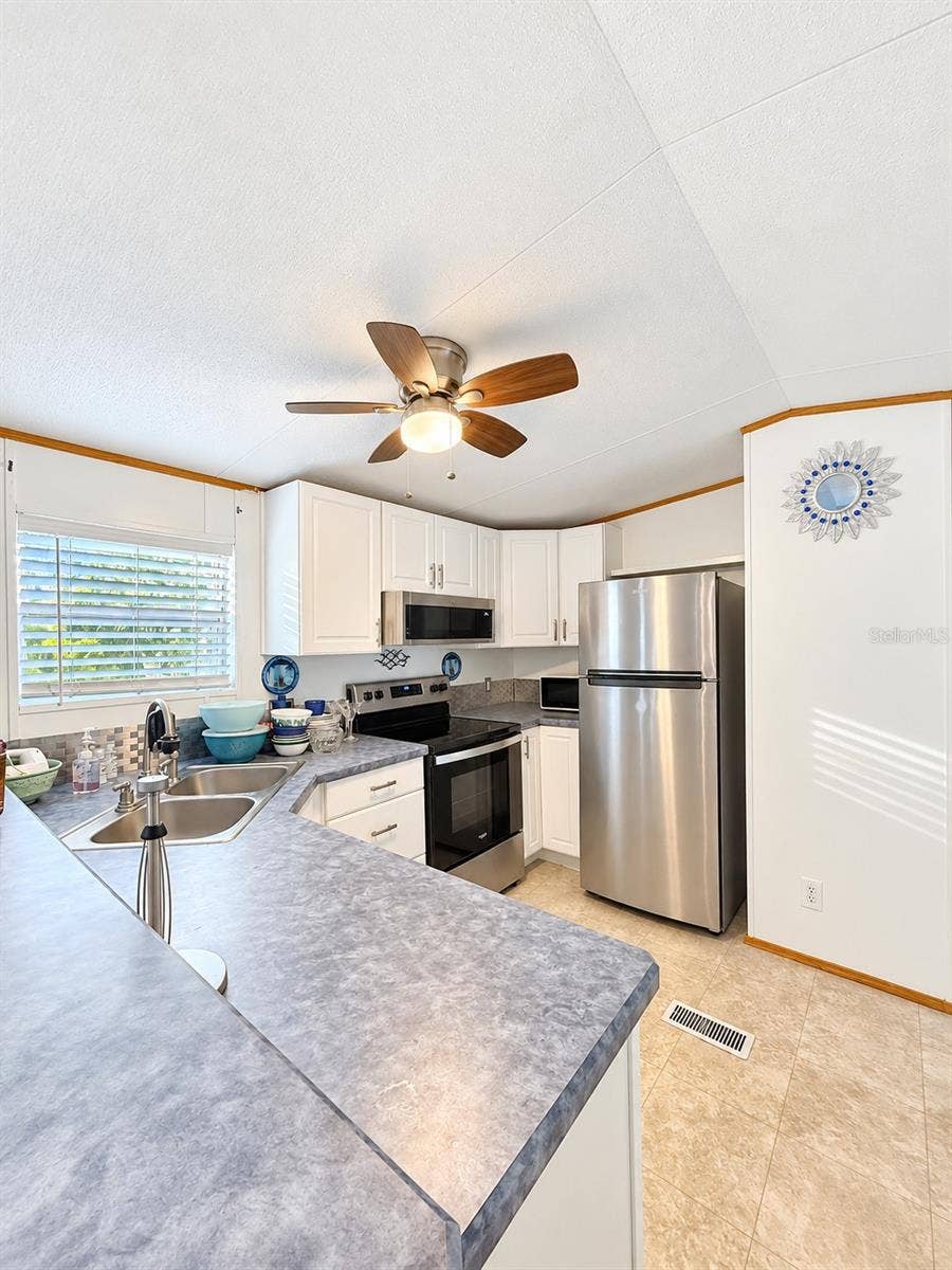 1301 LIVE OAK PARKWAY, Tarpon Springs, FL 34689 1301 LIVE OAK PARKWAY, Tarpon Springs, FL 34689