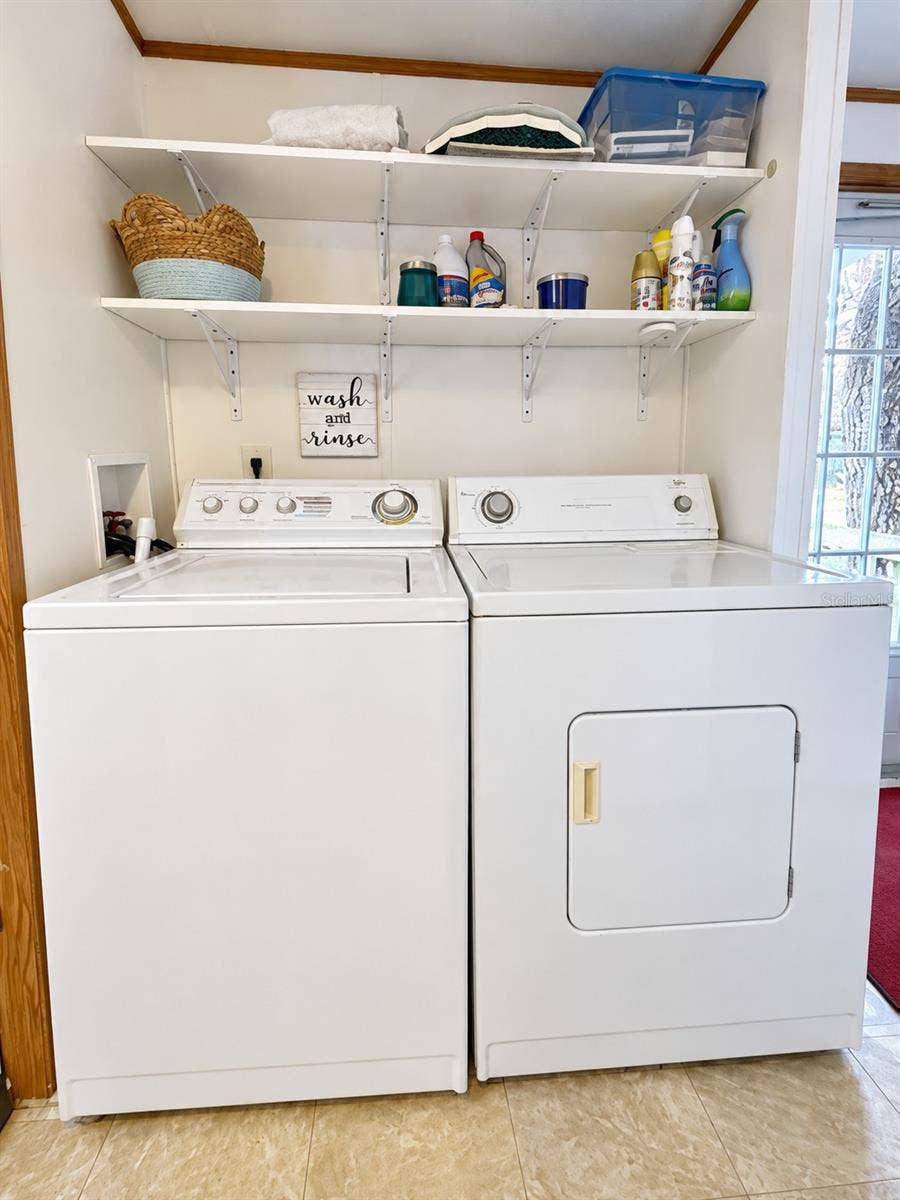 1301 LIVE OAK PARKWAY, Tarpon Springs, FL 34689 Washer and dryer