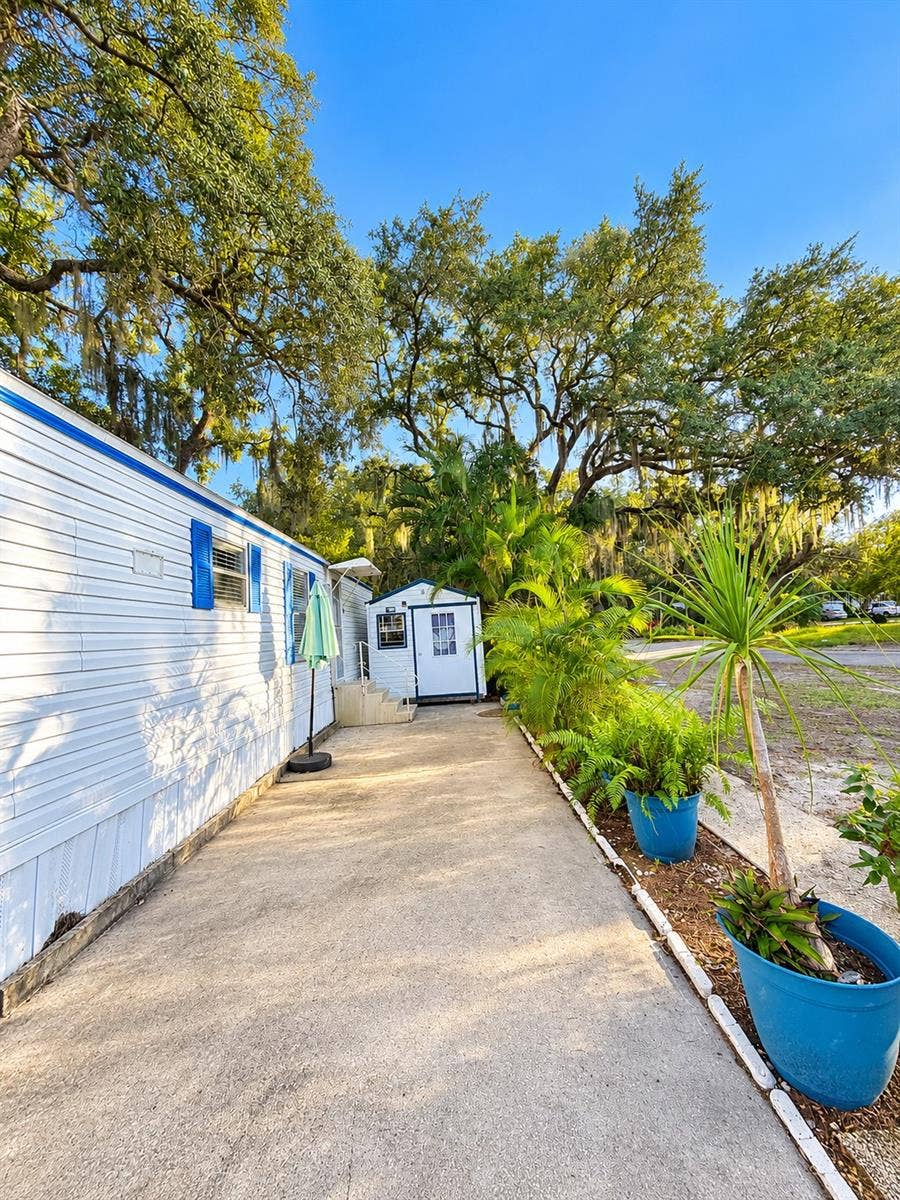 1301 LIVE OAK PARKWAY, Tarpon Springs, FL 34689 1301 LIVE OAK PARKWAY, Tarpon Springs, FL 34689