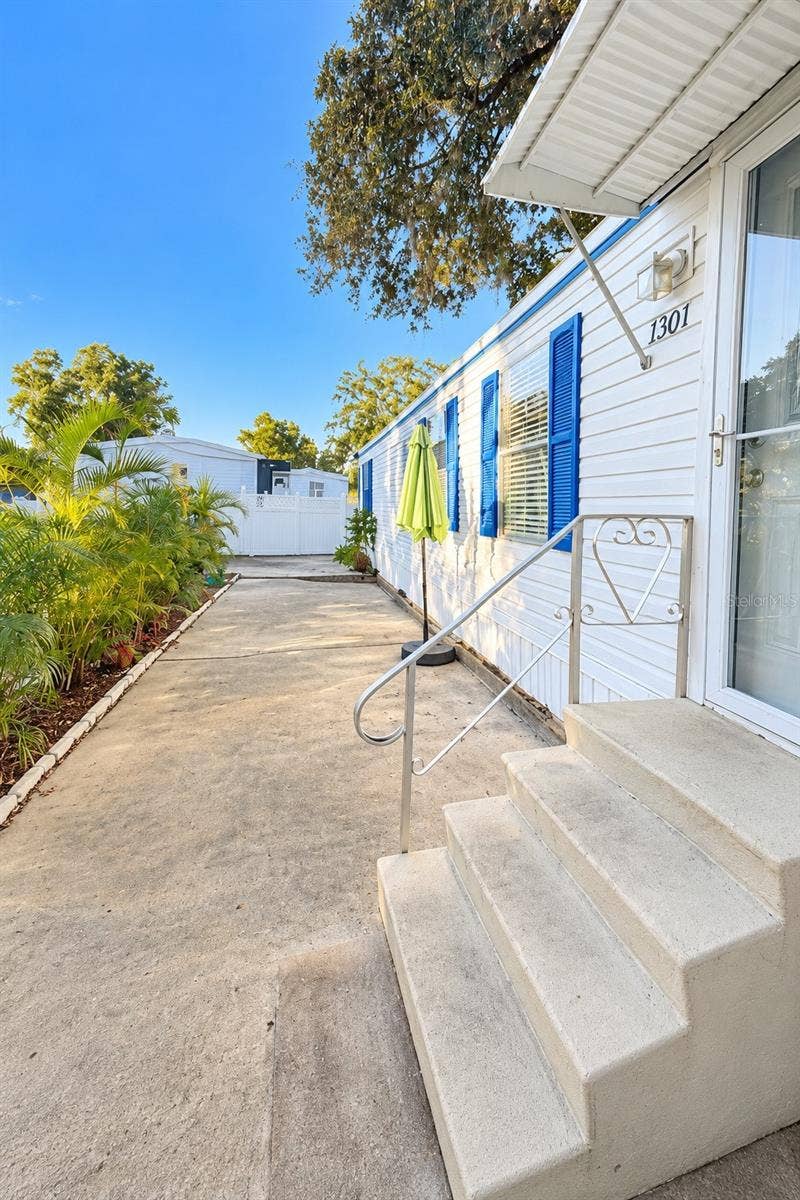1301 LIVE OAK PARKWAY, Tarpon Springs, FL 34689 1301 LIVE OAK PARKWAY, Tarpon Springs, FL 34689