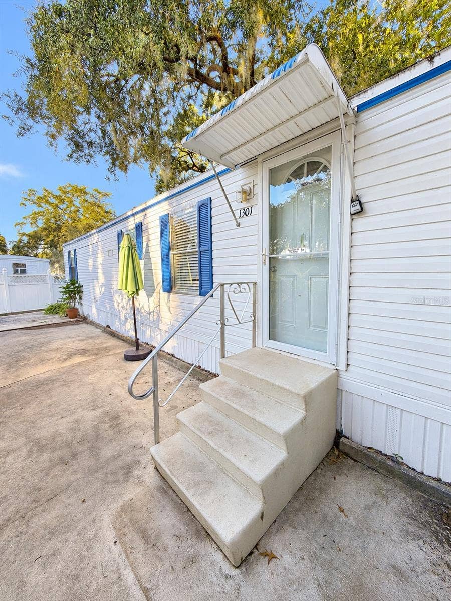 1301 LIVE OAK PARKWAY, Tarpon Springs, FL 34689 1301 LIVE OAK PARKWAY, Tarpon Springs, FL 34689