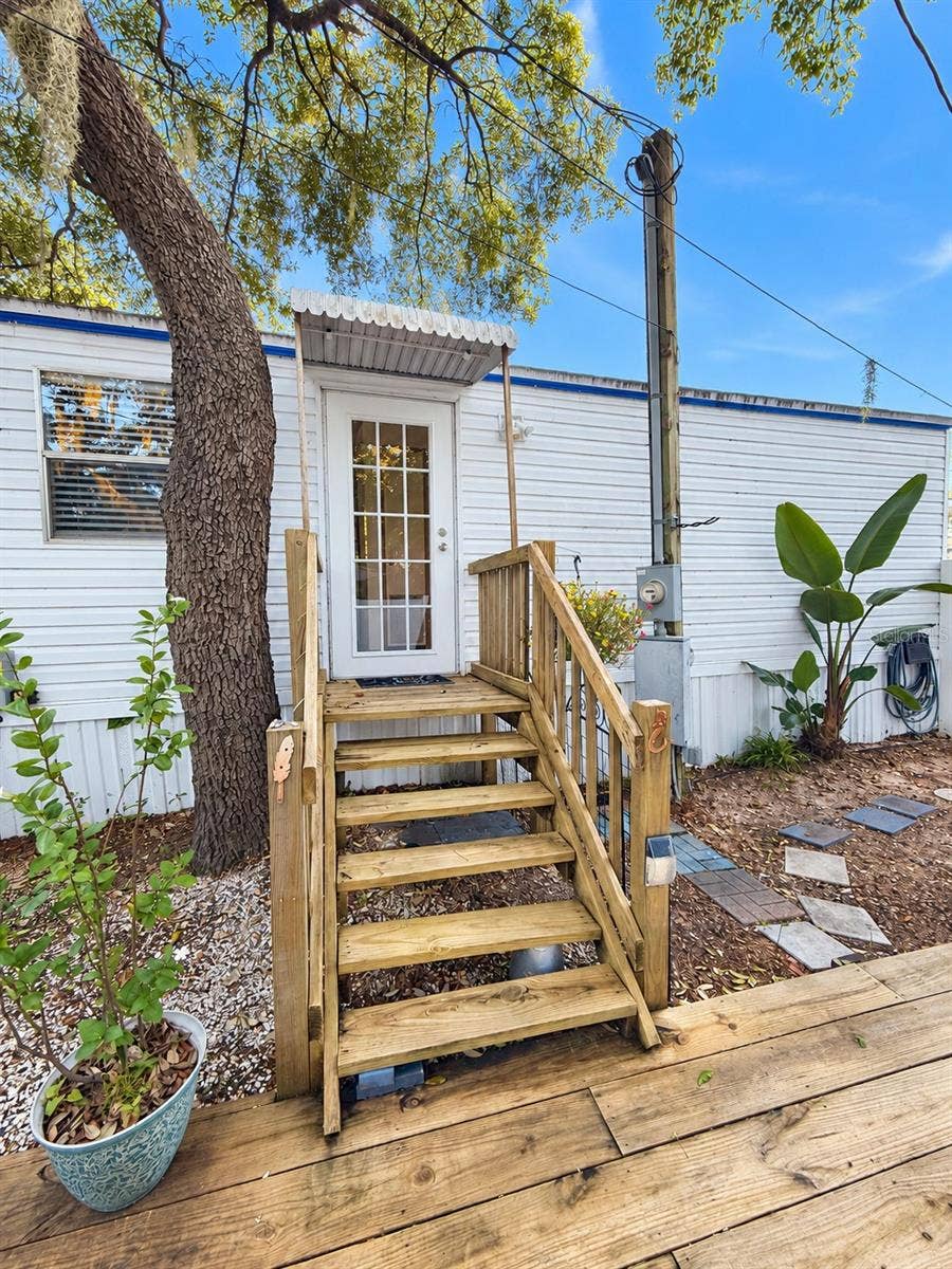1301 LIVE OAK PARKWAY, Tarpon Springs, FL 34689 1301 LIVE OAK PARKWAY, Tarpon Springs, FL 34689