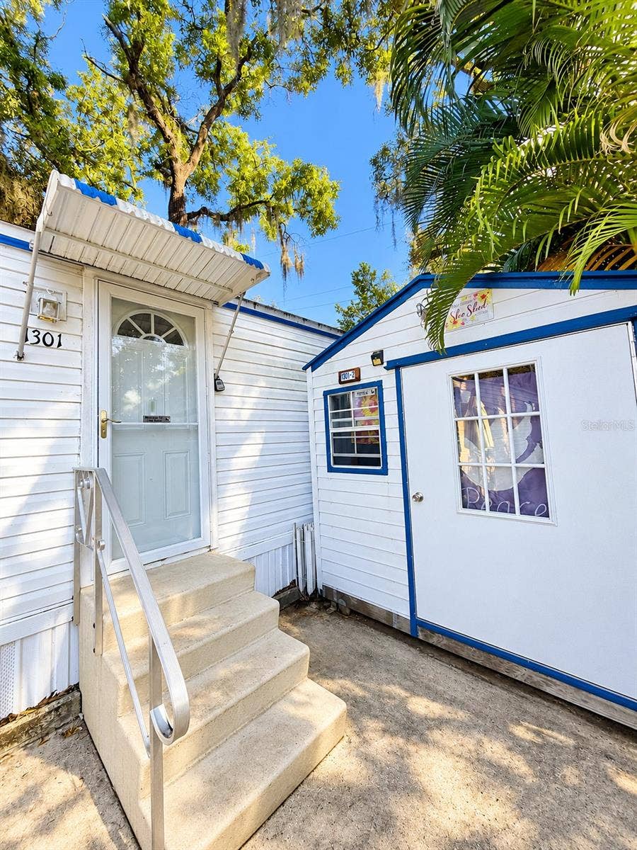 1301 LIVE OAK PARKWAY, Tarpon Springs, FL 34689 1301 LIVE OAK PARKWAY, Tarpon Springs, FL 34689
