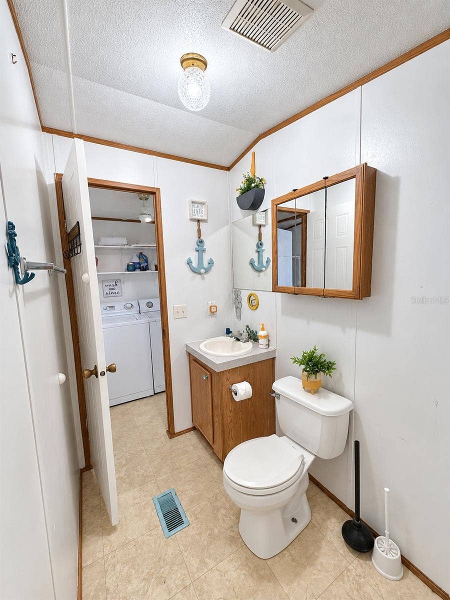1301 LIVE OAK PARKWAY, Tarpon Springs, FL 34689 1301 LIVE OAK PARKWAY, Tarpon Springs, FL 34689