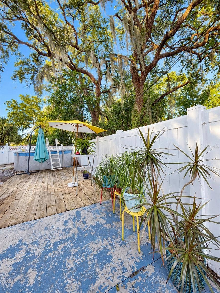 1301 LIVE OAK PARKWAY, Tarpon Springs, FL 34689 1301 LIVE OAK PARKWAY, Tarpon Springs, FL 34689
