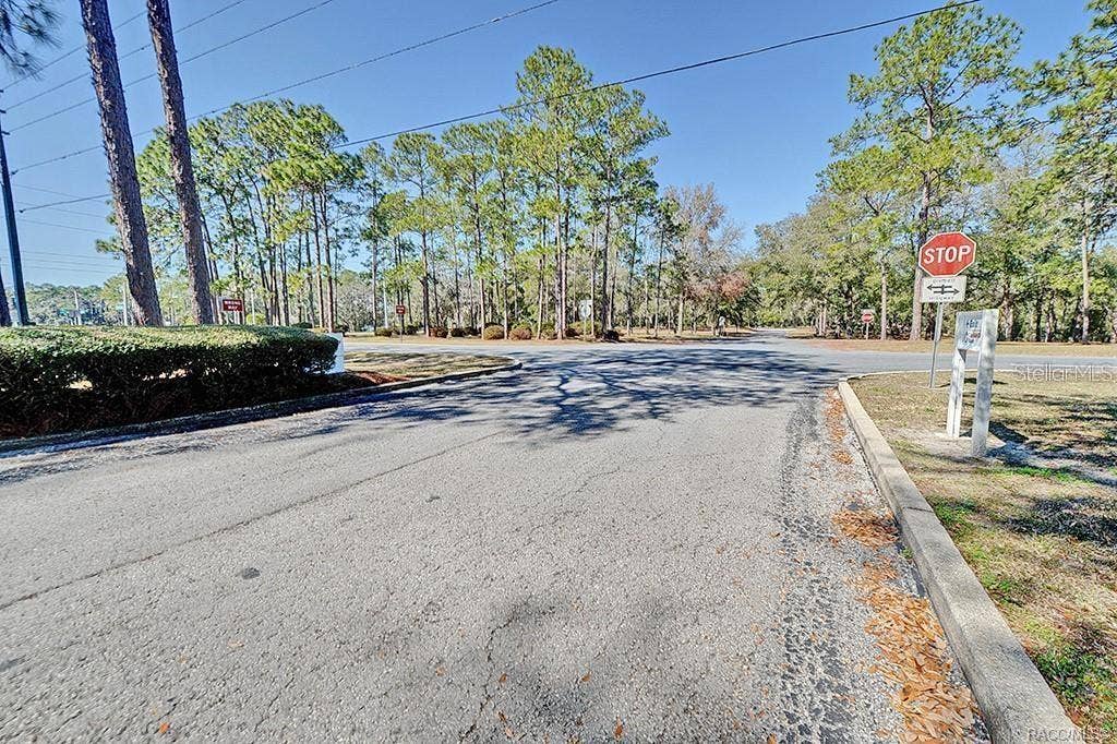 10241 N FLORIDA AVENUE, Citrus Springs, FL 34434 Paved access drive connecting the site to the road.