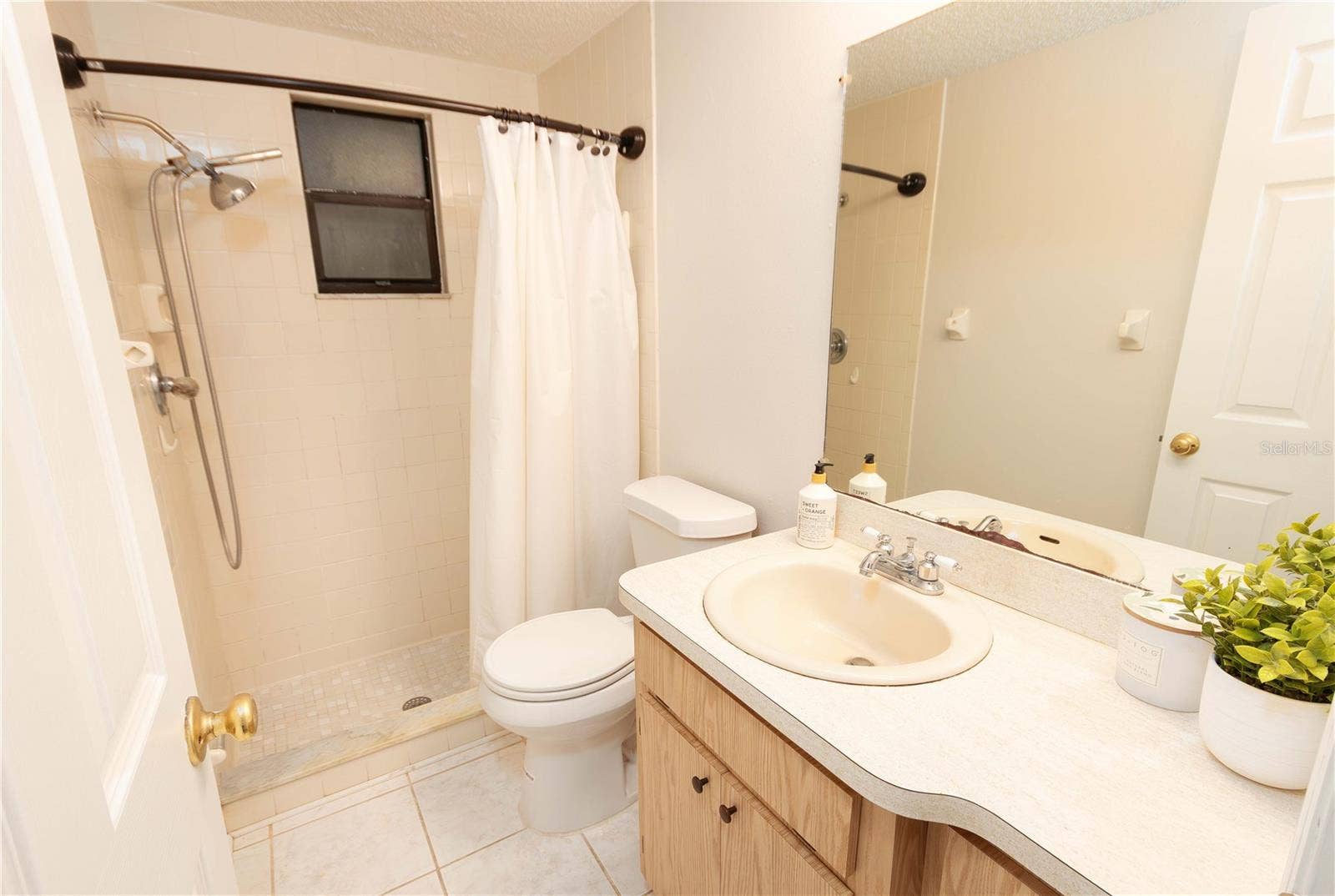 7245 KNOLL DRIVE, New Port Richey, FL 34653 owners en-suite