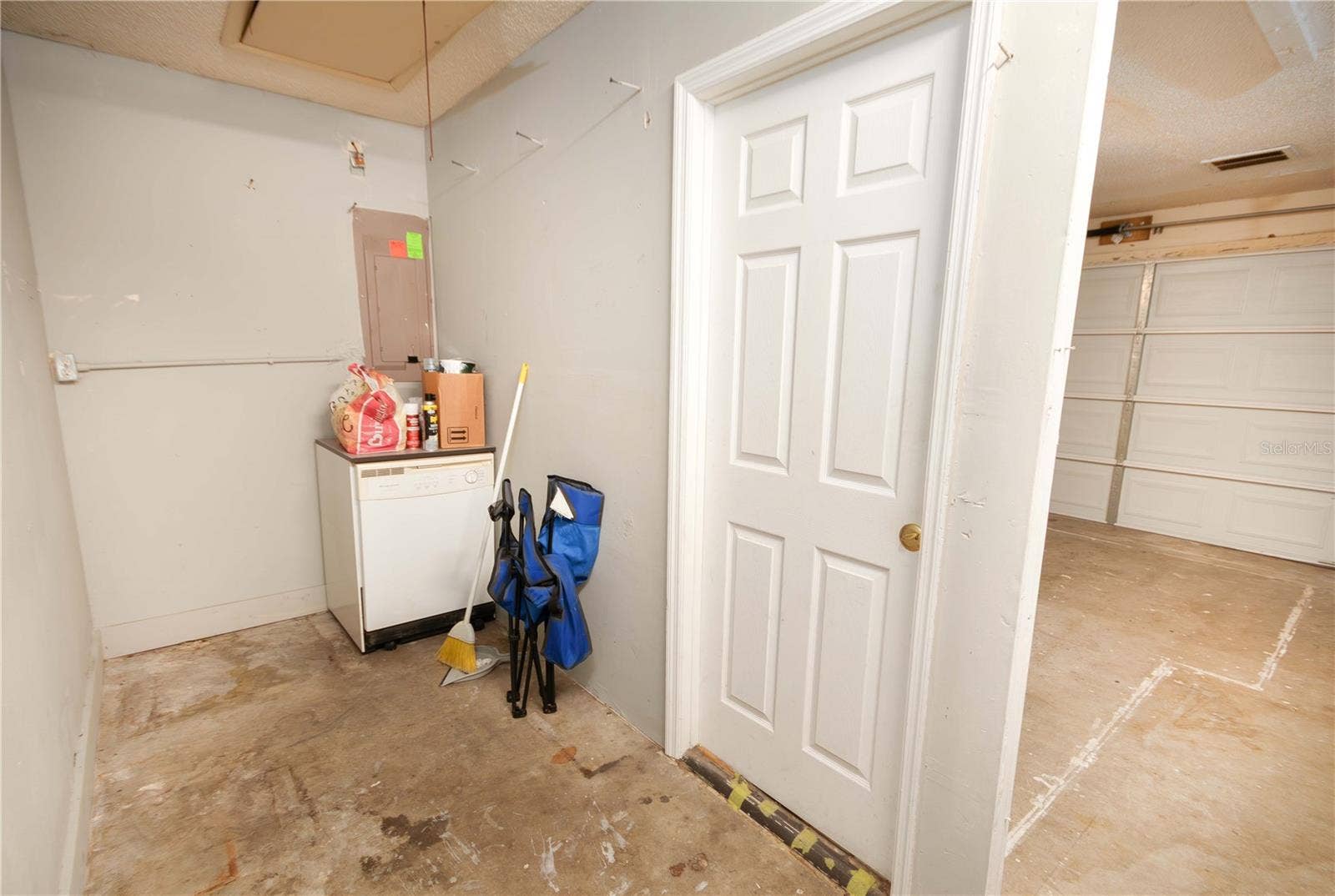 7245 KNOLL DRIVE, New Port Richey, FL 34653 laundry area
