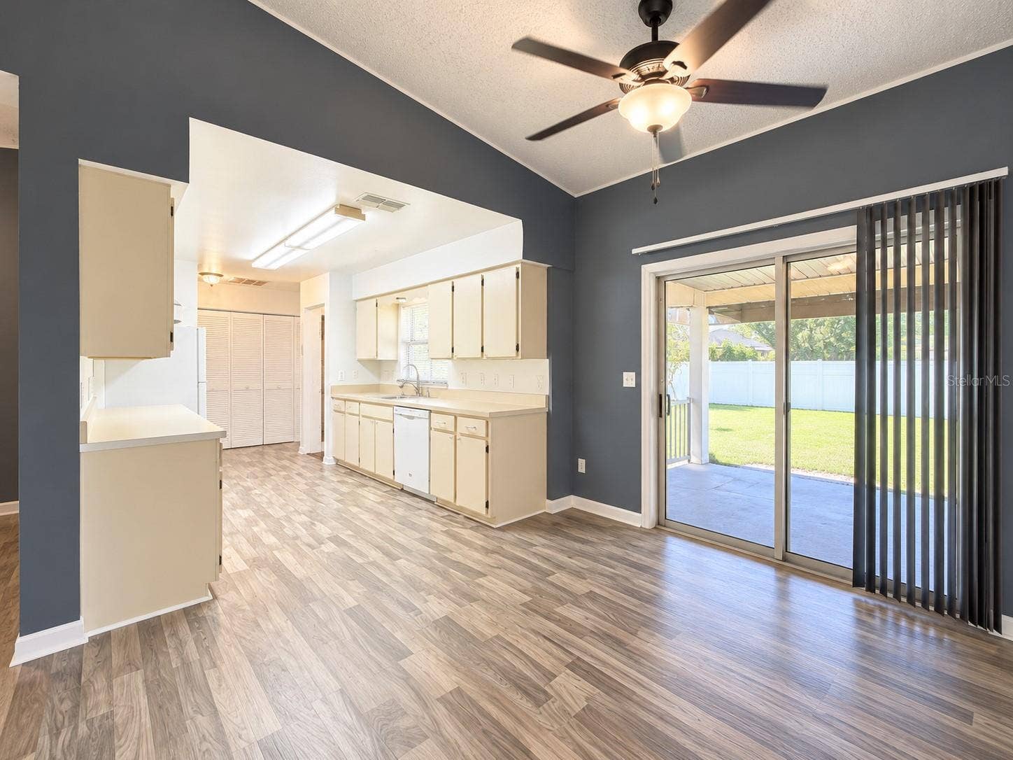 1420 COLONNADES CIRCLE S, Lakeland, FL 33811 1420 COLONNADES CIRCLE S, Lakeland, FL 33811