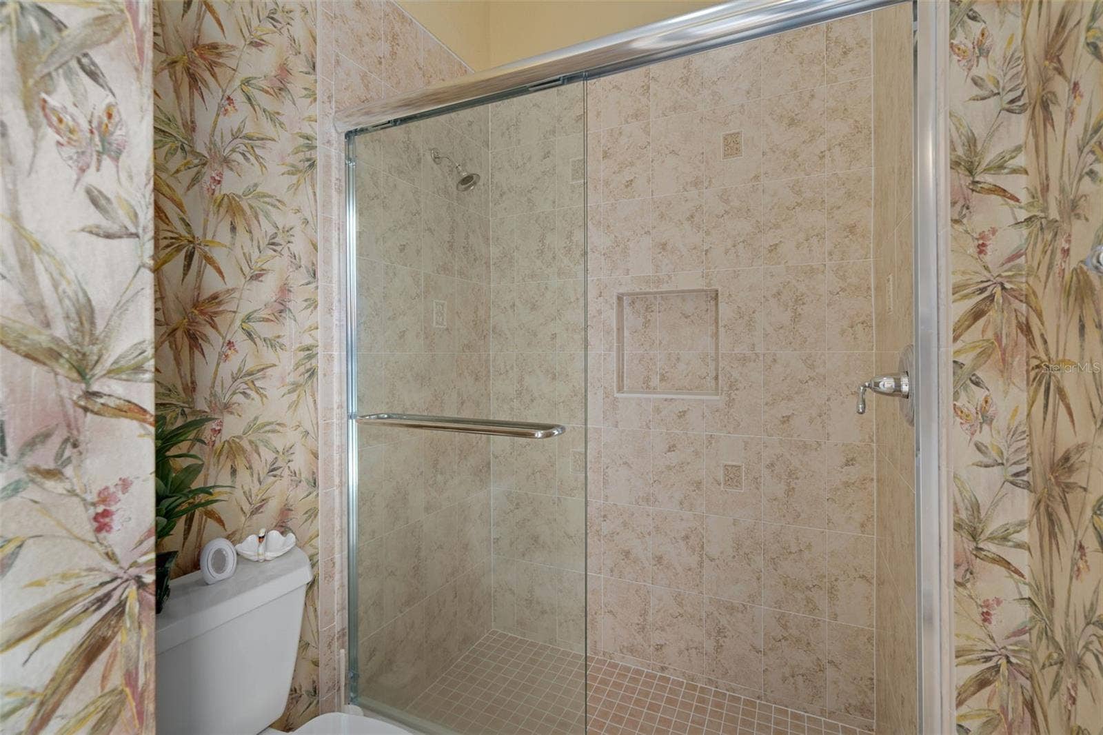 409 SILAS COURT, Spring Hill, FL 34609 Pool Bath