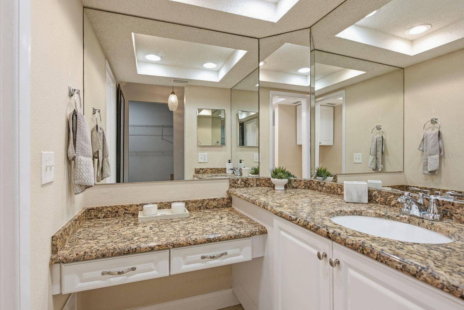 2447 GROVE RIDGE DRIVE, Palm Harbor, FL 34683 2447 GROVE RIDGE DRIVE, Palm Harbor, FL 34683