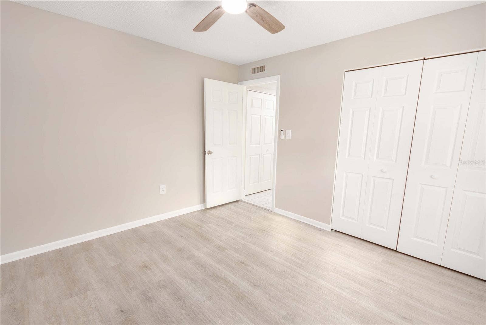 2700 NEBRASKA AVENUE, #2-205, Palm Harbor, FL 34684