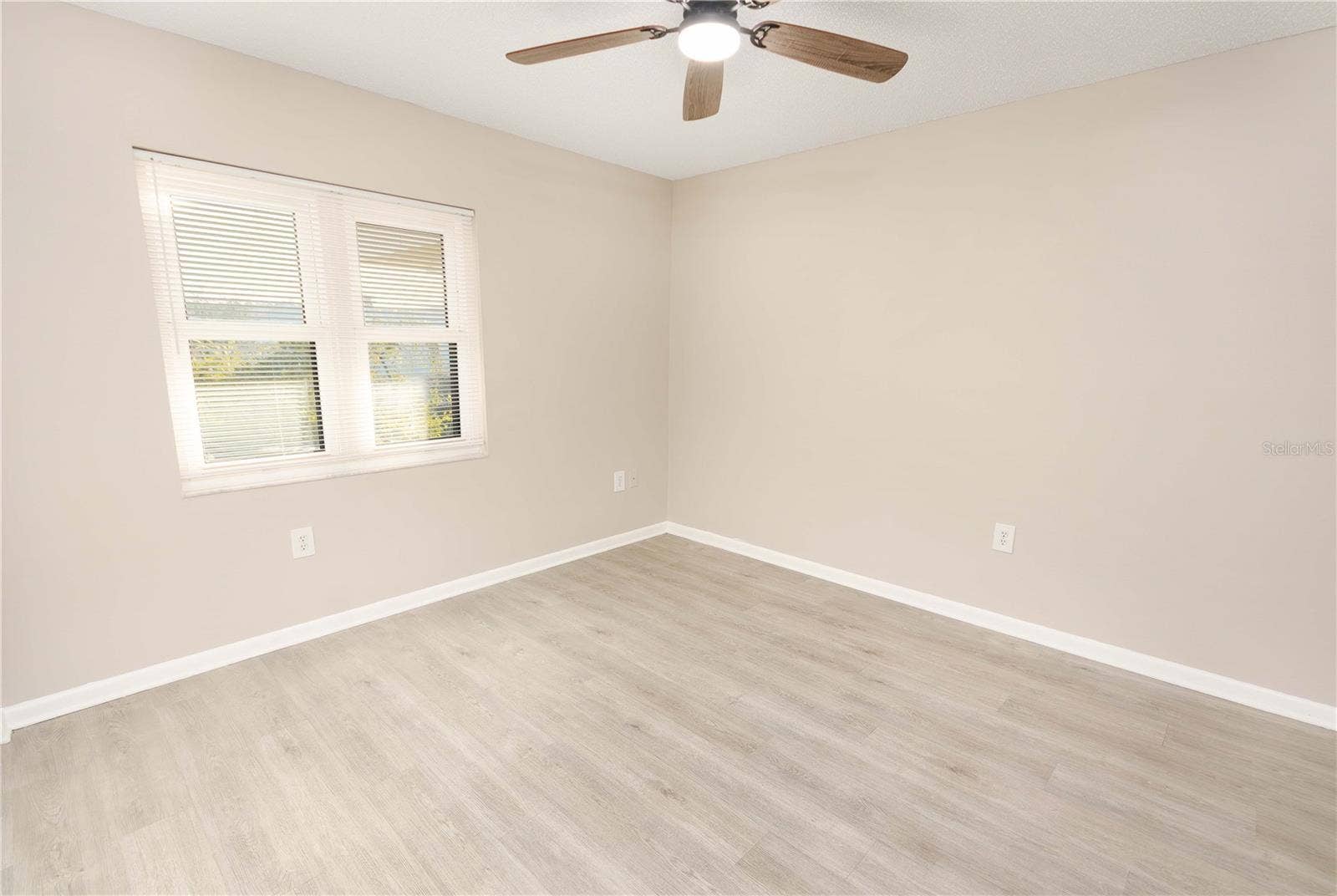 2700 NEBRASKA AVENUE, #2-205, Palm Harbor, FL 34684