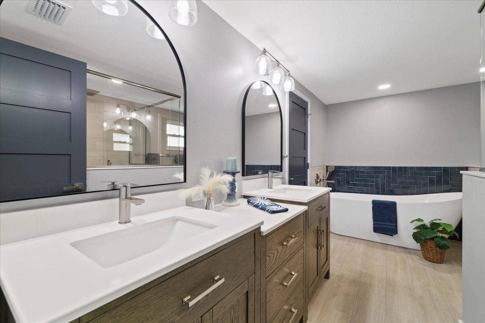 5001 MARLIN DRIVE, New Port Richey, FL 34652 Primary ensuite with double vanity sinks and soaking tub