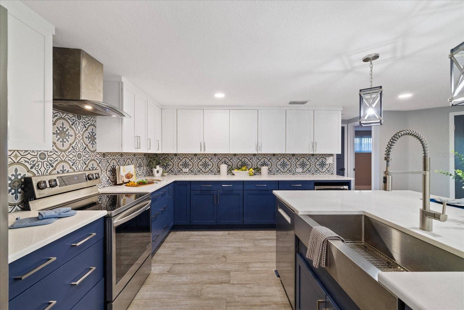 5001 MARLIN DRIVE, New Port Richey, FL 34652 Functional high-end kitchen with island sink and bar