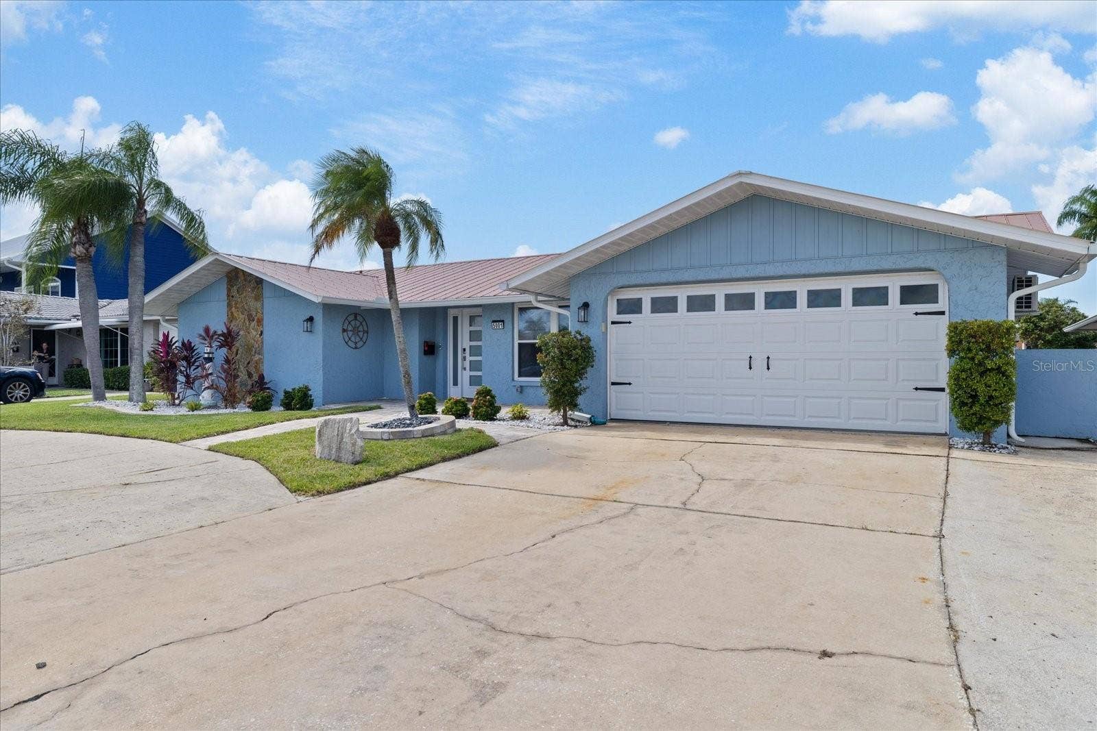 5001 MARLIN DRIVE, New Port Richey, FL 34652 Large driveway for parking
