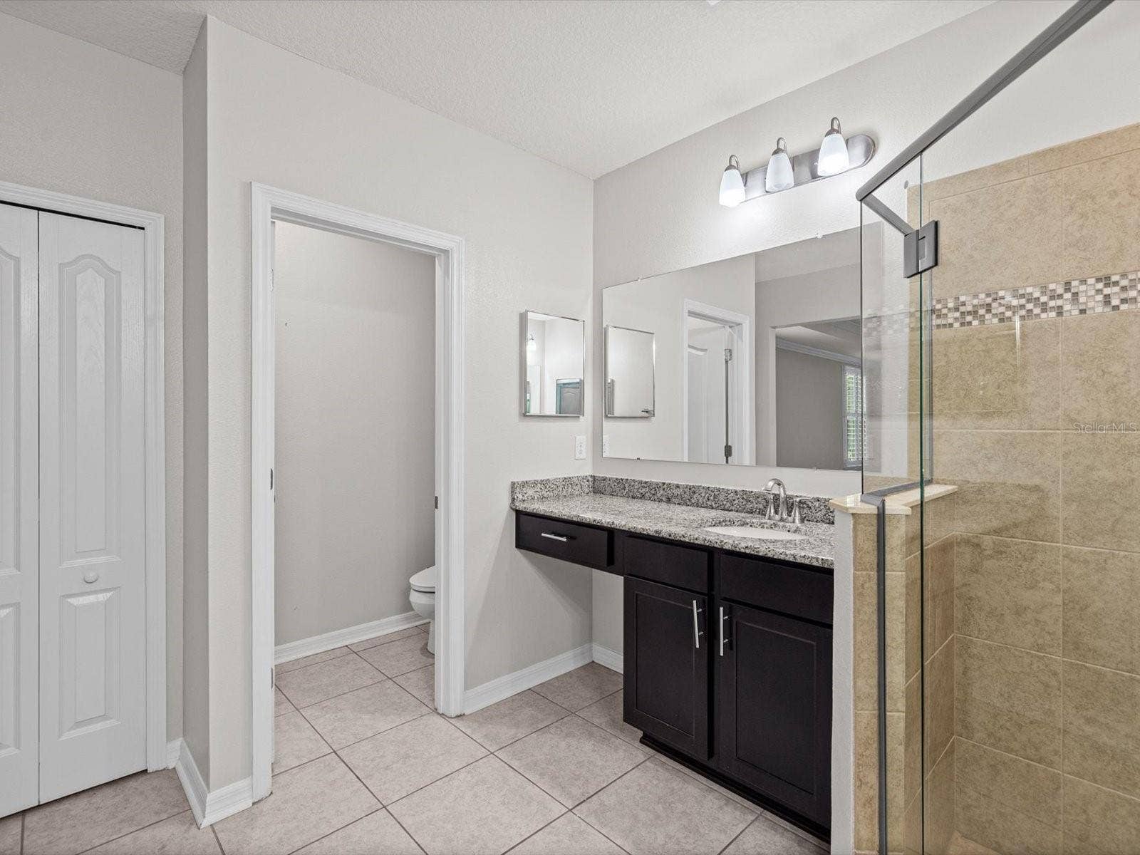 primary en suite bathroom
