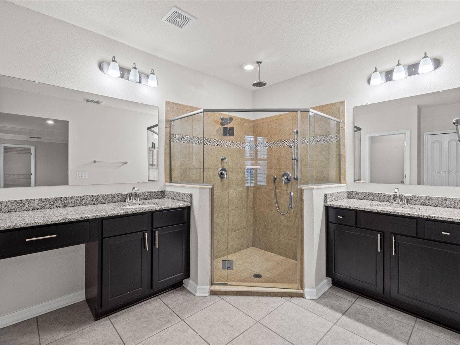 primary en suite bathroom