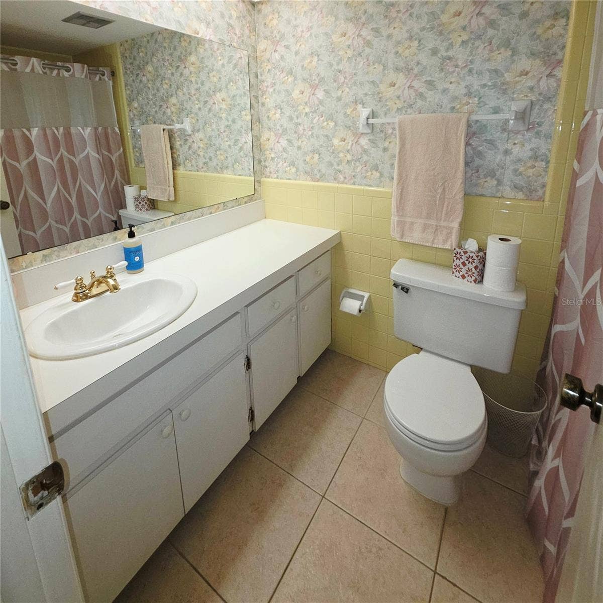 2101 SUNSET POINT ROAD, #2603, Clearwater, FL 33765 Guest full bathroom with tub