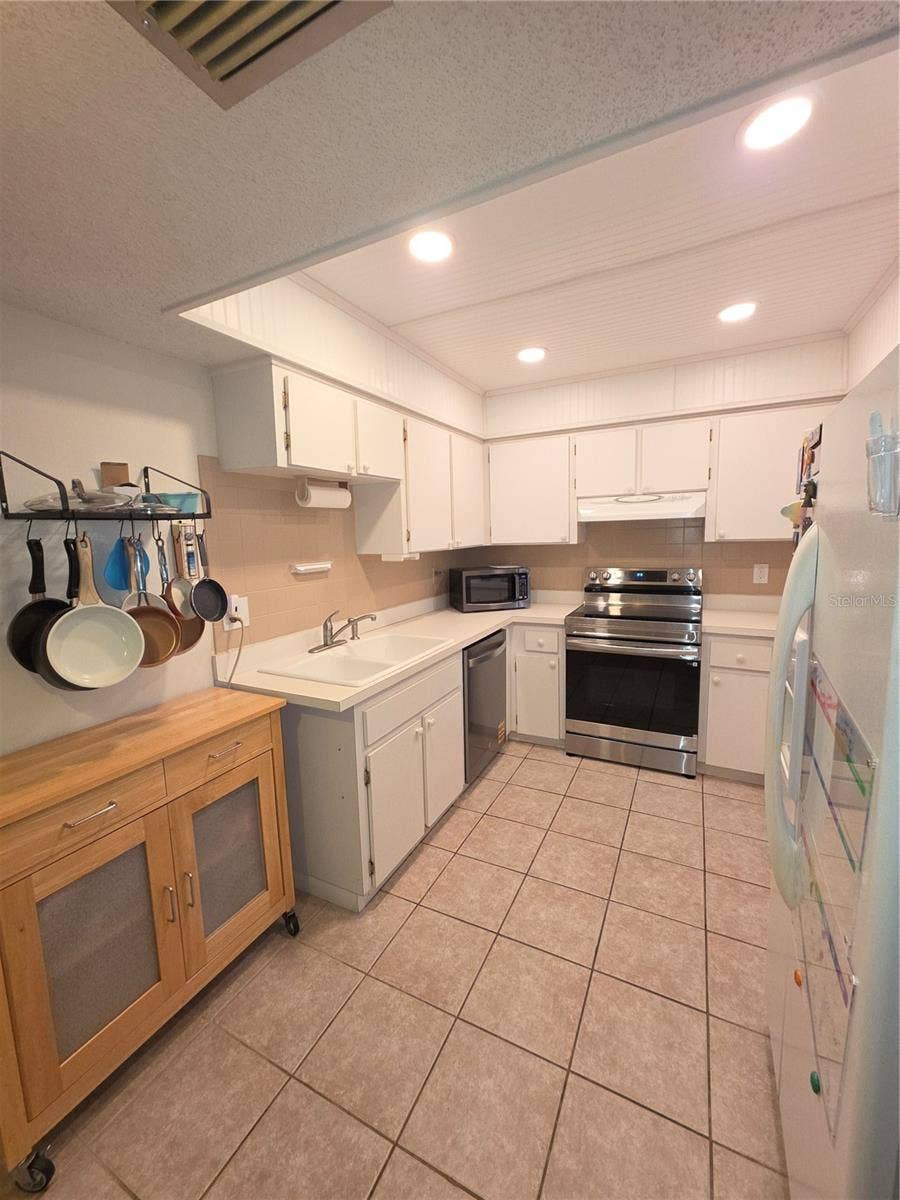2101 SUNSET POINT ROAD, #2603, Clearwater, FL 33765 Kitchen
