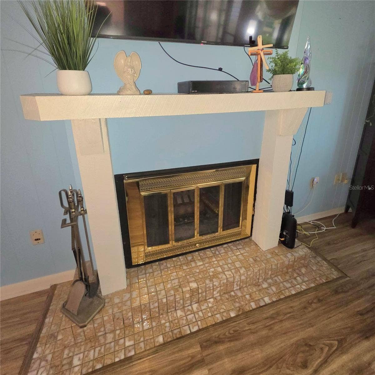 2101 SUNSET POINT ROAD, #2603, Clearwater, FL 33765 Fire place in family room