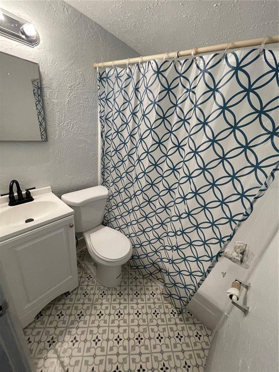 527 8TH STREET N, St Petersburg, FL 33701 527 8TH STREET N, St Petersburg, FL 33701