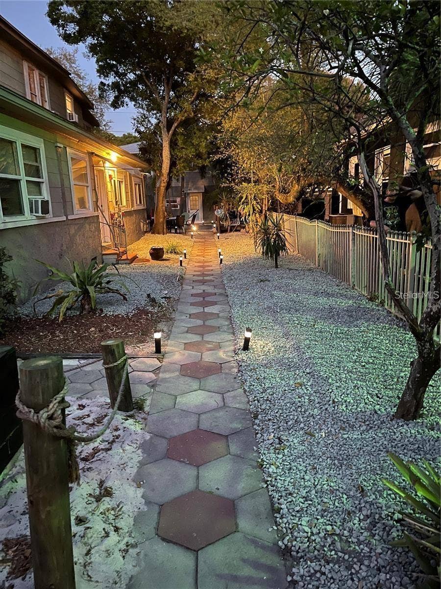 527 8TH STREET N, St Petersburg, FL 33701 527 8TH STREET N, St Petersburg, FL 33701