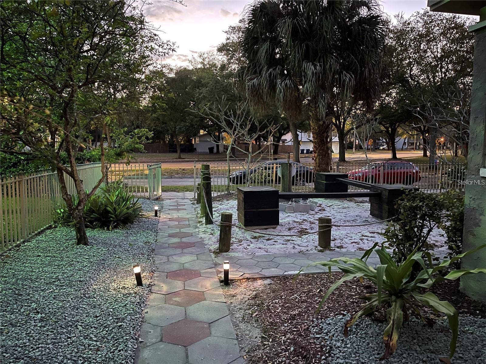 527 8TH STREET N, St Petersburg, FL 33701 527 8TH STREET N, St Petersburg, FL 33701