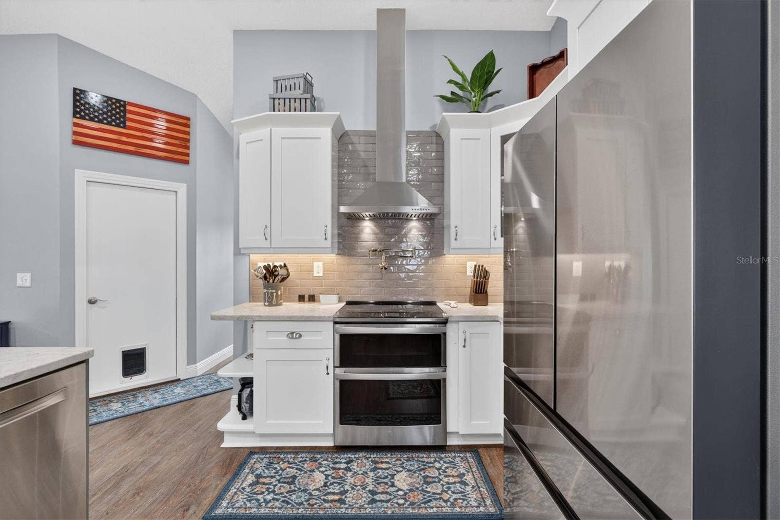 8185 SPANISH OAK DRIVE, Spring Hill, FL 34606 Premium Stainless Steel Appliances with Chimney Vent